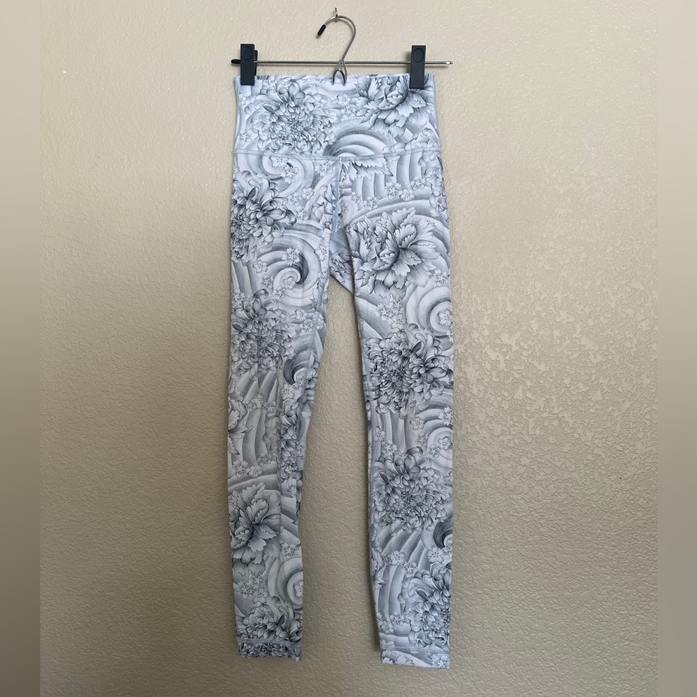 Lululemon White Floral Wunder Under 7/8 Tight